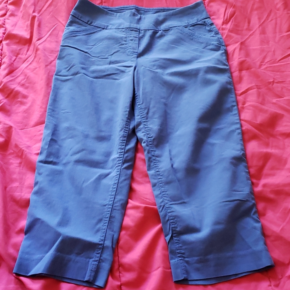Ladies pull on capris